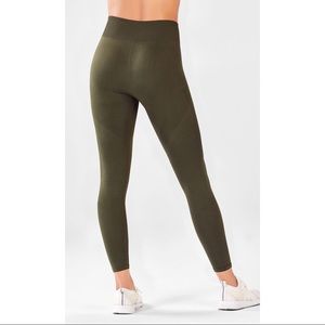 Medium Fabletics Seamless Mid-Rise Leggings